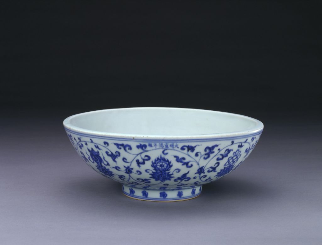 图片[1]-Blue and white bowl with eight auspicious patterns wrapped in branches and lotus-China Archive